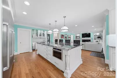 1013 14th Avenue Drive NW, Hickory, NC 28601 - Photo 5