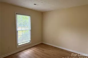 6341 Round Hill Rd, Charlotte, NC 28211 - Photo 9