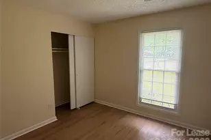 6341 Round Hill Rd, Charlotte, NC 28211 - Photo 7