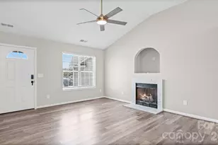 613 Hoskins Ridge Ln, Charlotte, NC 28216 - Photo 5