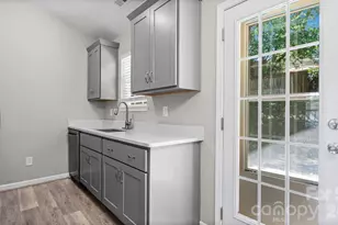 613 Hoskins Ridge Ln, Charlotte, NC 28216 - Photo 9