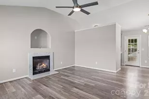 613 Hoskins Ridge Ln, Charlotte, NC 28216 - Photo 7