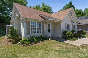 613 Hoskins Ridge Ln, Charlotte, NC 28216 - Photo 3