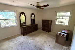 1129 McLaughlin Dr, Charlotte, NC 28212 - Photo 11