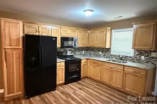 919 N Flint St, Lincolnton, NC 28092 - Photo 3