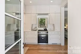 930 Ardsley Rd, Charlotte, NC 28207 - Photo 17