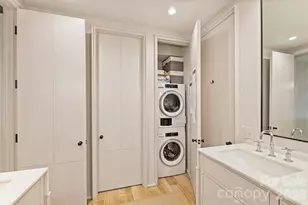 930 Ardsley Rd, Charlotte, NC 28207 - Photo 25