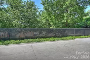 930 Ardsley Rd, Charlotte, NC 28207 - Photo 35