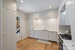 930 Ardsley Rd, Charlotte, NC 28207 - Photo 17