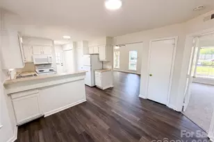 4720 Topsail Ct, Charlotte, NC 28212 - Photo 9