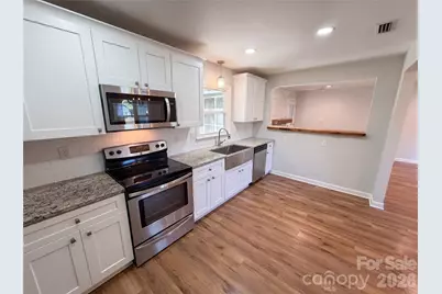 4554 Strangford Avenue, Charlotte, NC 28215 - Photo 7