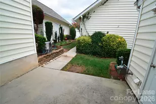 1077 Woodglen Ln, Matthews, NC 28104 - Photo 13