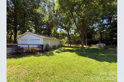 6727 Glenmoor Drive, Charlotte, NC 28214 - Photo 19
