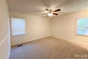 6727 Glenmoor Dr, Charlotte, NC 28214 - Photo 9