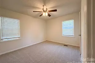 6727 Glenmoor Dr, Charlotte, NC 28214 - Photo 15