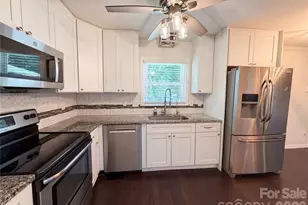 6727 Glenmoor Dr, Charlotte, NC 28214 - Photo 7