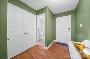 1309 Winding Branch Ct, Charlotte, NC 28216 - Photo 3