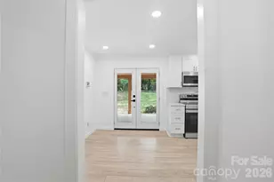 5910 Grosner Pl, Charlotte, NC 28211 - Photo 11