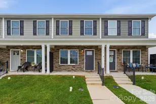 1629 Oak Leaf Dr, Hickory, NC 28601 - Photo 1
