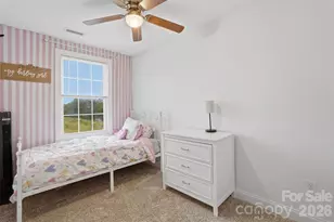 1629 Oak Leaf Dr, Hickory, NC 28601 - Photo 15