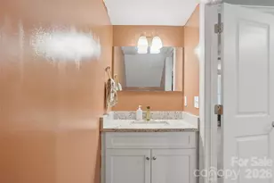 1629 Oak Leaf Dr, Hickory, NC 28601 - Photo 9