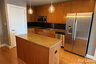 333 W Trade St, Charlotte, NC 28202 - Photo 3