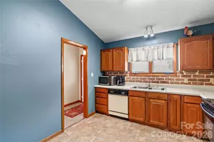 1404 Wellington Hills Cir, Salisbury, NC 28147 - Photo 17