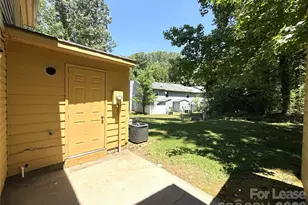 4042 Briarhill Dr, Charlotte, NC 28215 - Photo 11