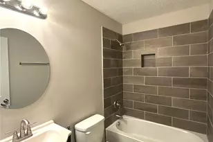 4042 Briarhill Dr, Charlotte, NC 28215 - Photo 9