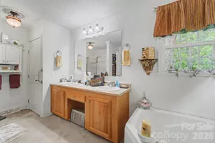 90 60 & 132 Hennessee St, Clyde, NC 28721 - Photo 17