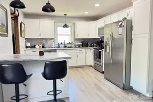 704 Morningside Dr, Mount Holly, NC 28120 - Photo 9