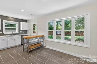 6912 Woodstock Dr, Charlotte, NC 28210 - Photo 9