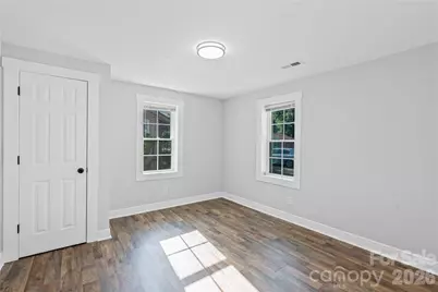 906 Gladstone Street, Florence, SC 29501 - Photo 9