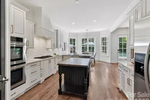 7805 Pemswood St, Charlotte, NC 28277 - Photo 9