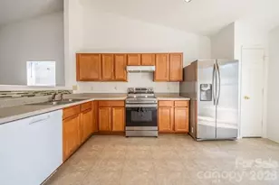 2416 Buckleigh Dr, Charlotte, NC 28215 - Photo 9