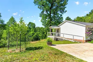298 Wolf Xing, Bakersville, NC 28705 - Photo 7