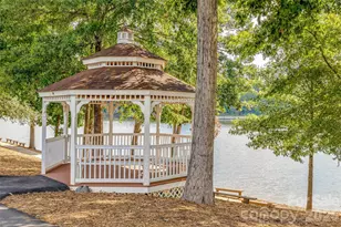 1039 Hunters Run Dr, Tega Cay, SC 29708 - Photo 3