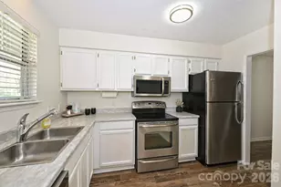 3131 Heathstead Place, Charlotte, NC 28210 - Photo 17