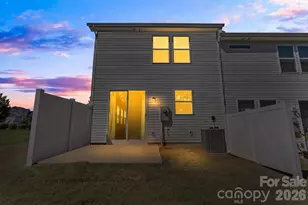 4529 Iron Oak Ln, Charlotte, NC 28269 - Photo 3