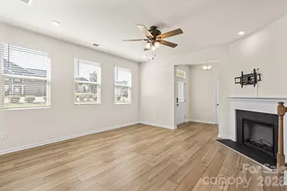4529 Iron Oak Lane, Charlotte, NC 28269 - Photo 5