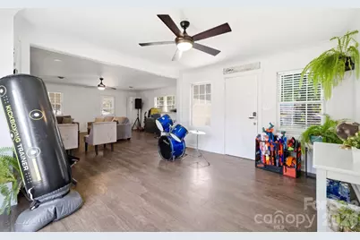 701 E Iowa Avenue, Bessemer City, NC 28016 - Photo 15