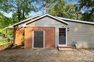 3840 Colebrook Rd, Charlotte, NC 28215 - Photo 37
