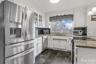 1570 Roddy Rd, Campobello, SC 29322 - Photo 9
