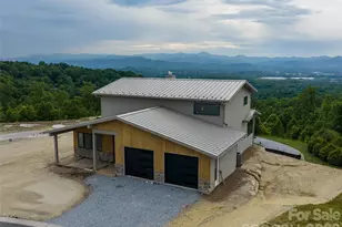 225 Coachman Dr, Hendersonville, NC 28791 - Photo 27