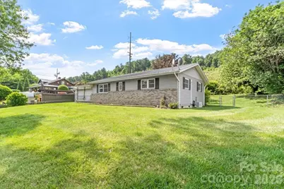 42 East Boulevard, Burnsville, NC 28714 - Photo 1