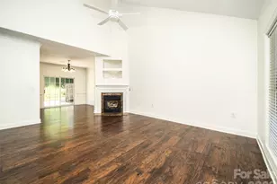 876 W Pointe Dr, Asheville, NC 28806 - Photo 3