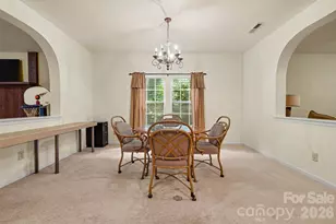 13933 Pinyon Pine Ln, Charlotte, NC 28215 - Photo 9