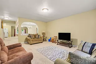 13933 Pinyon Pine Ln, Charlotte, NC 28215 - Photo 7