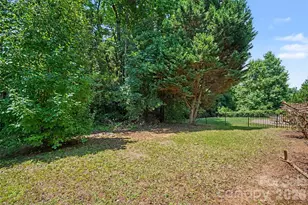 13933 Pinyon Pine Ln, Charlotte, NC 28215 - Photo 35