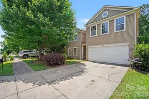 13933 Pinyon Pine Ln, Charlotte, NC 28215 - Photo 3